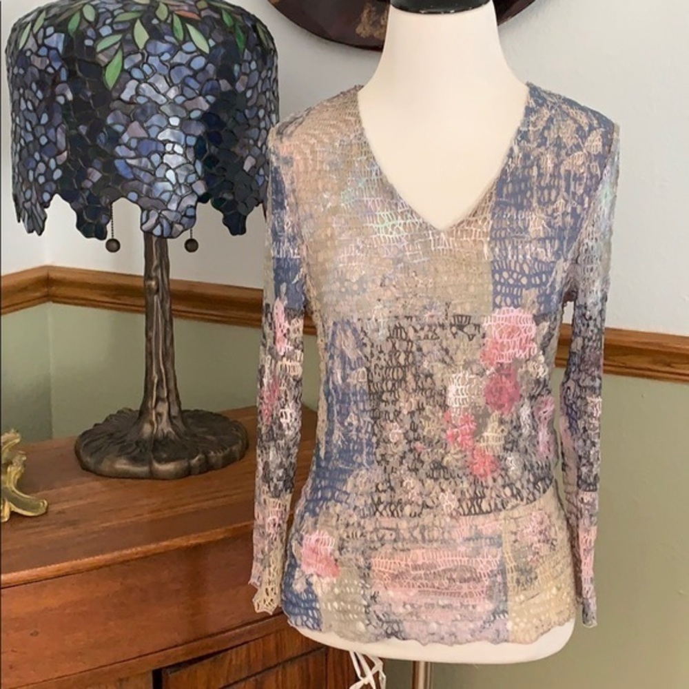 Crochet lined long sleeve deep v-neck fitted top